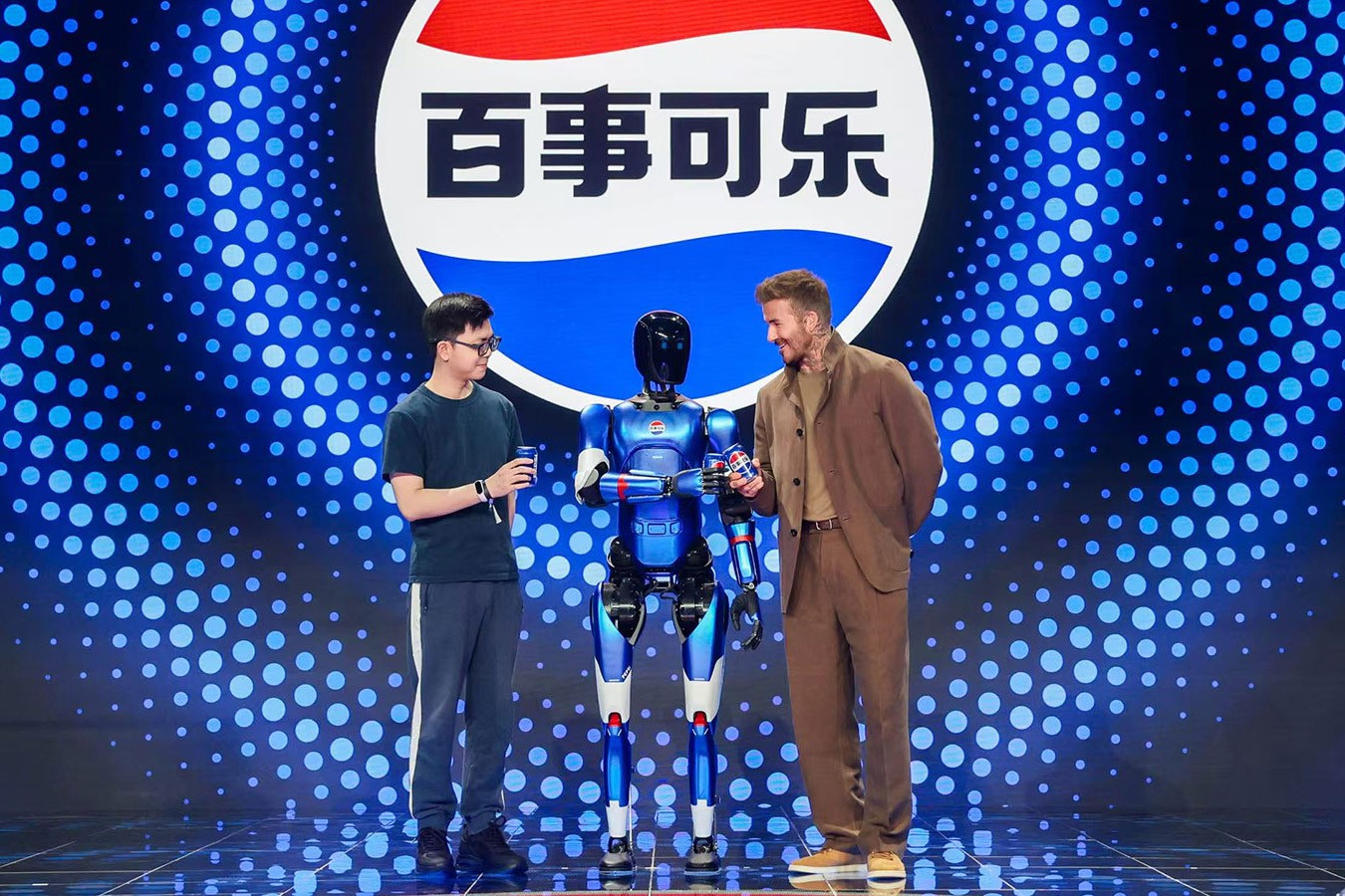 太阳成tyc机器人携手百事中国共创“百事蓝宝” 共燃渴望新章